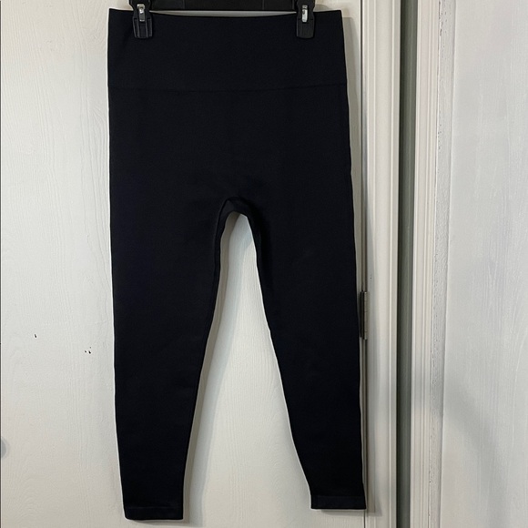 Gaiam Warrior Seamless NWOT Black High Waisted Leggings Size XL - Picture 2 of 9